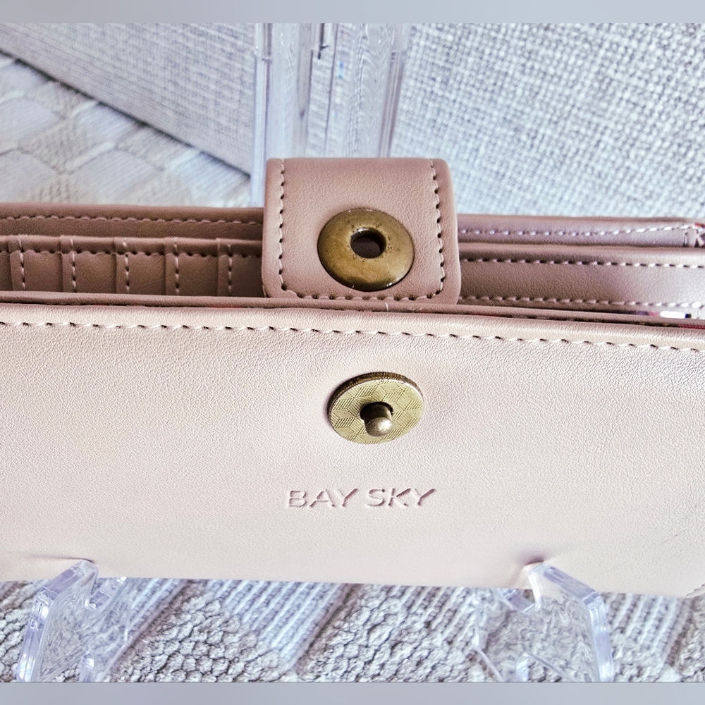 BAY SKY Bifold Wallet Snap Closure Cream Rose Color